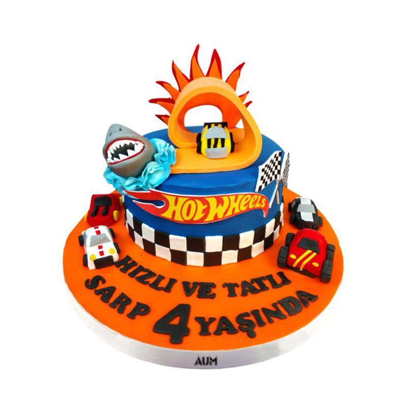 Hızlı Araçlar Temalı Doğum Günü Pastası