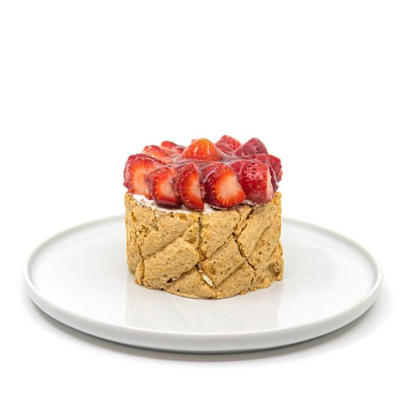 Çilekli Budapeşte Pasta