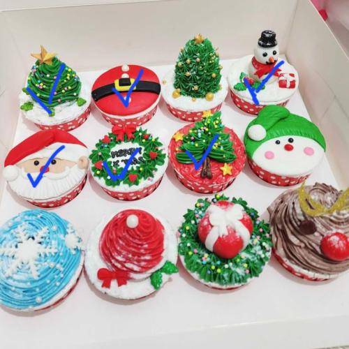 New Year Cupcakes and Cookie (Hanna Orthmann)