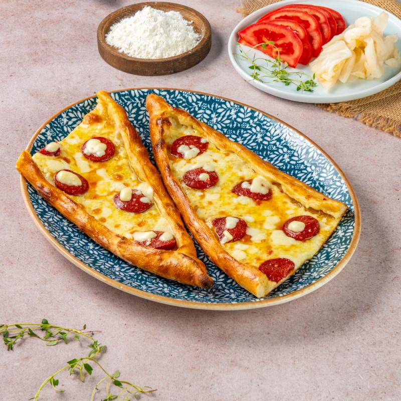 Sucuklu Kaşarlı Pide