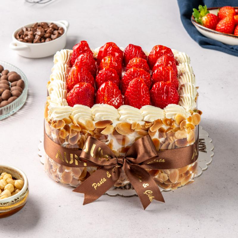 Çilekli Prenses Kare Pasta